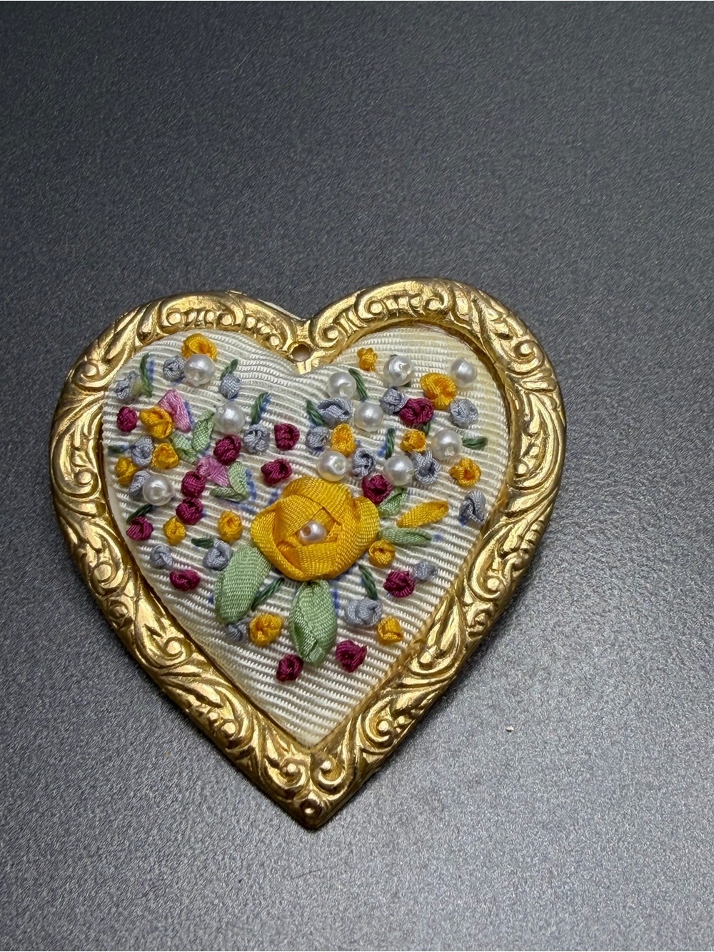 Vintage Ribbon Heart Brooch #cz80